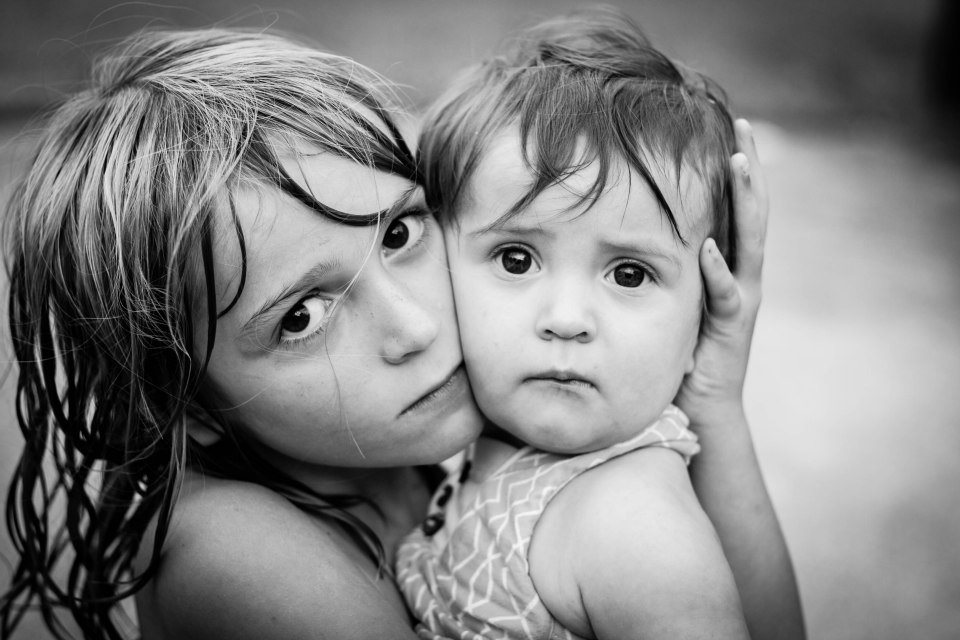 A candid moment of two sisters captured by Baton Rouge family photographer Jade Bloom Photography